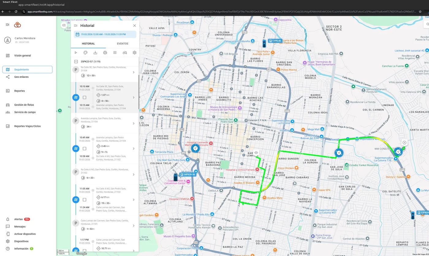 Plataforma Smart Fleet — mapa de rastreo GPS con historial de rutas y monitoreo de flota en tiempo real